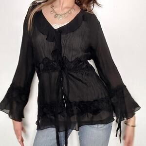 Gorgeous jaipur black whimsy flowy bellsleeve top